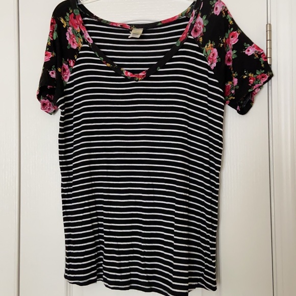 Brenda’s size large multi pattern shirt - Picture 2 of 4